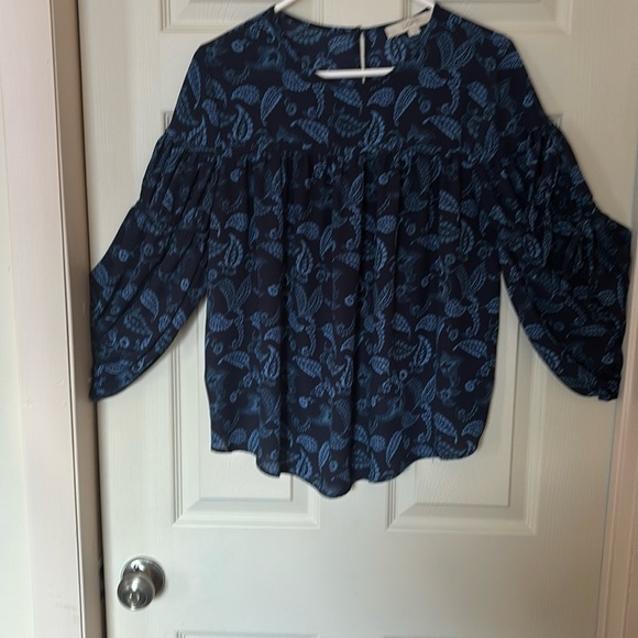 A size small blouse sold by the Loft  long puffy sleeve - Picture 1 of 2